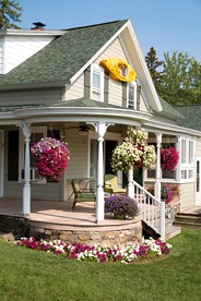 Family-Friendly Cabin Rental on Lake George in Upstate New York - Lake George, New York - glamping.directory