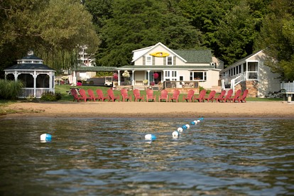 Family-Friendly Cabin Rental on Lake George in Upstate New York - Lake George, New York - glamping.directory
