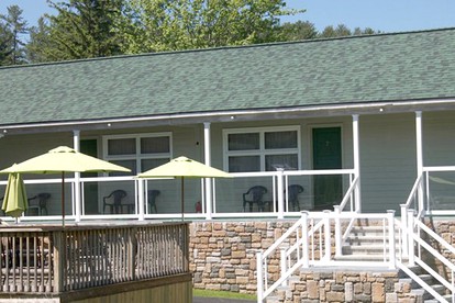 Family-Friendly Cabin Rental on Lake George in Upstate New York - Lake George, New York - glamping.directory