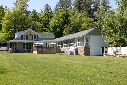 Family-Friendly Cabin Rental on Lake George in Upstate New York - Lake George, New York - glamping.directory