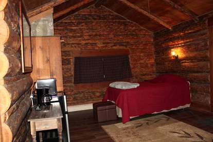 Peaceful Cabin Staycation Rental near Yellowstone National Park, Wyoming - Cody, Wyoming - glamping.directory