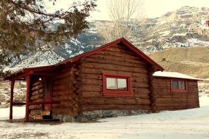 Peaceful Cabin Staycation Rental near Yellowstone National Park, Wyoming - Cody, Wyoming - glamping.directory