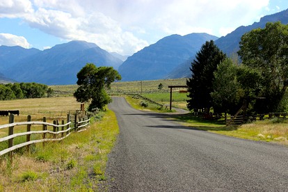 Peaceful Cabin Staycation Rental near Yellowstone National Park, Wyoming - Cody, Wyoming - glamping.directory