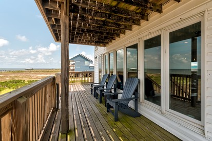 Spectacular Oceanfront Beach House with Hot-tub in Dauphin Island, Alabama - Dauphin Island, Alabama - glamping.directory