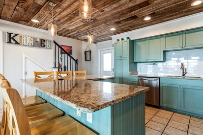 Spectacular Oceanfront Beach House with Hot-tub in Dauphin Island, Alabama - Dauphin Island, Alabama - glamping.directory