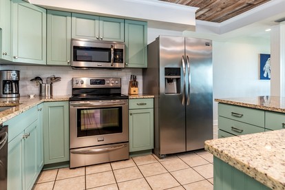 Spectacular Oceanfront Beach House with Hot-tub in Dauphin Island, Alabama - Dauphin Island, Alabama - glamping.directory