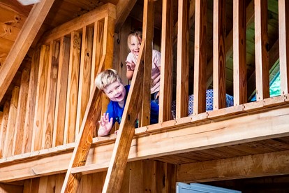 Relaxing and Inviting Log Cabin with Loft in Columbia, Kentucky, Near Several Universities - Columbia, Kentucky - glamping.directory