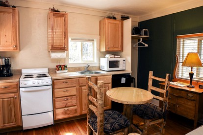 Suite-Style Cottage Ideal for Two in Colorado - Estes Park, Colorado - glamping.directory