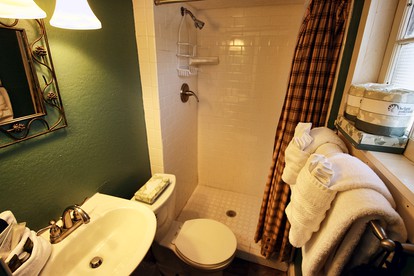 Suite-Style Cottage Ideal for Two in Colorado - Estes Park, Colorado - glamping.directory
