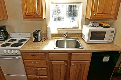 Suite-Style Cottage Ideal for Two in Colorado - Estes Park, Colorado - glamping.directory