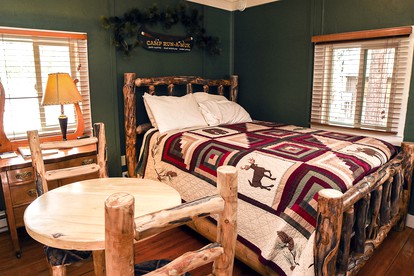 Suite-Style Cottage Ideal for Two in Colorado - Estes Park, Colorado - glamping.directory