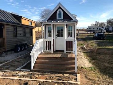 Cozy Tiny House Rental Perfect for Glamping near Houston - glamping.directory