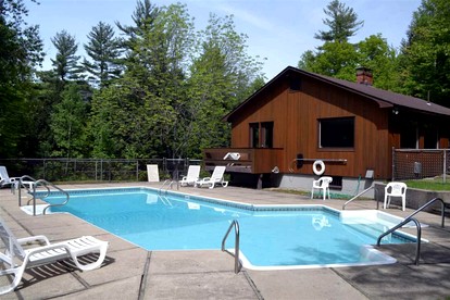 Relaxing Mountainside Cabin with Picnic Space in New Hampshire - glamping.directory