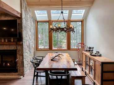 Relaxing Mountainside Cabin with Picnic Space in New Hampshire - Bartlett, New Hampshire - glamping.directory