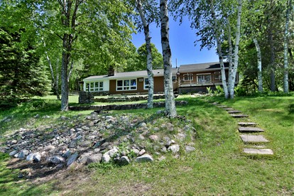 Idyllic Pet-Friendly Waterfront Cabin with Private Boat Dock on Teale Lake in Hayward, Wisconsin - Hayward, Wisconsin - glamping.directory