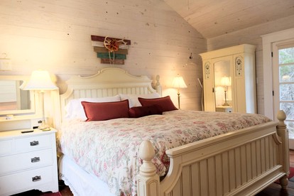 Bright and Cheery Hill Country Retreat for a Relaxing Vacation in Texas - Fischer, Texas - glamping.directory