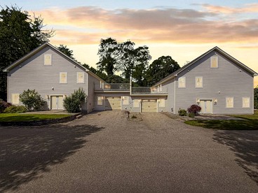 Spacious Vacation Homes with Hot Tubs and Mountain Views near Downtown North Conway, New Hampshire - glamping.directory
