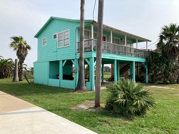 Colorful Spacious Beach House with Coast Views in Texas - glamping.directory