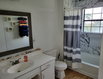 Colorful Spacious Beach House with Coast Views in Texas - Matagorda, Texas - glamping.directory