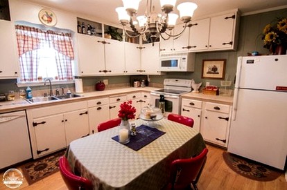 Magical Country Getaway Cottage with Views from Hot Tub near Fredericksburg, Texas - Fredericksburg, Texas - glamping.directory