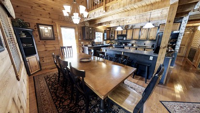 Rustic Family Cabin with Hot Tub, Pool Table, and Arcade near Smoky Mountains in Sevierville, Tennessee - Sevierville, Tennessee - glamping.directory