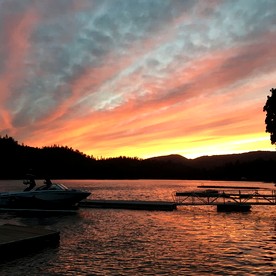 Beautiful Lakefront Family Retreat for an Unforgettable Getaway in Nature by Twin Lakes, Idaho - Rathdrum, Idaho - glamping.directory