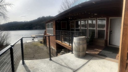 Beautiful Lakefront Family Retreat for an Unforgettable Getaway in Nature by Twin Lakes, Idaho - Rathdrum, Idaho - glamping.directory