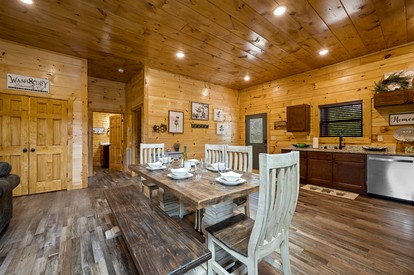 The Lazy Bee Log Cabin Retreat Sevierville, TN - Sevierville, Tennessee - glamping.directory