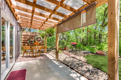 Hidden Treasure Harvest House Forest Getaway 30 Min. West of Fort Worth - Weatherford, Texas - glamping.directory