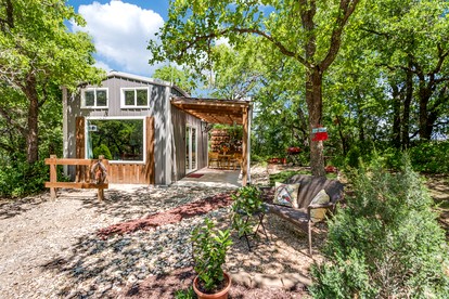Hidden Treasure Harvest House Forest Getaway 30 Min. West of Fort Worth - glamping.directory