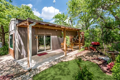 Hidden Treasure Harvest House Forest Getaway 30 Min. West of Fort Worth - Weatherford, Texas - glamping.directory