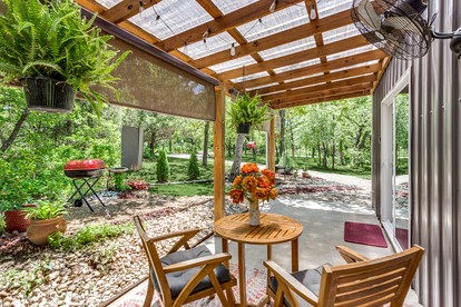 Hidden Treasure Harvest House Forest Getaway 30 Min. West of Fort Worth - Weatherford, Texas - glamping.directory