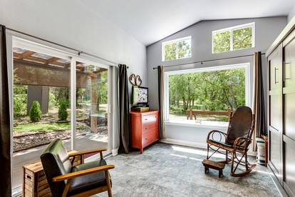 Hidden Treasure Harvest House Forest Getaway 30 Min. West of Fort Worth - Weatherford, Texas - glamping.directory