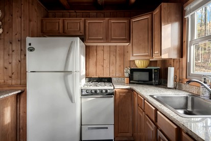 Spectacular Lofted Cabin with Screened Porch, BBQ, and Fire Pit in West Virginia - Harpers Ferry, West Virginia - glamping.directory