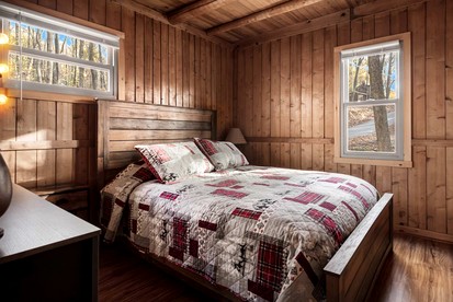 Spectacular Lofted Cabin with Screened Porch, BBQ, and Fire Pit in West Virginia - Harpers Ferry, West Virginia - glamping.directory