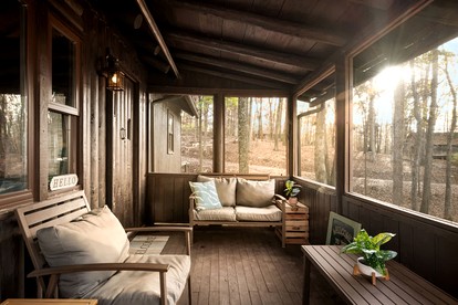 Spectacular Lofted Cabin with Screened Porch, BBQ, and Fire Pit in West Virginia - Harpers Ferry, West Virginia - glamping.directory