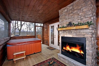 Cute Cabin with Pool Table, Fireplace and Hot-tub in Sevierville, Tennessee - Sevierville, Tennessee - glamping.directory