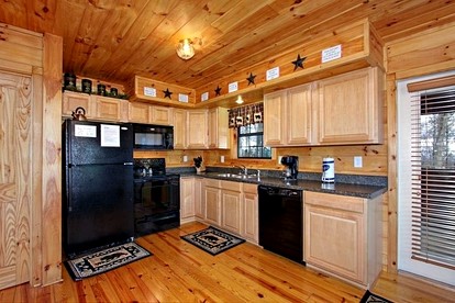 Cute Cabin with Pool Table, Fireplace and Hot-tub in Sevierville, Tennessee - Sevierville, Tennessee - glamping.directory