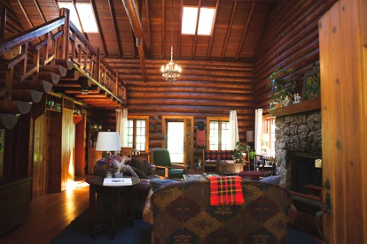 Spacious and Luxurious Log Cabin for Groups near Eugene, Oregon - McKenzie Bridge, Oregon - glamping.directory