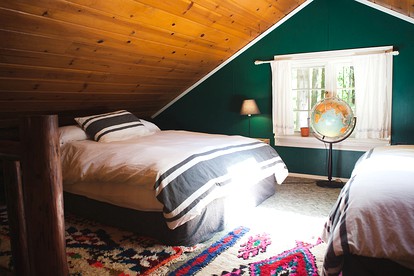Spacious and Luxurious Log Cabin for Groups near Eugene, Oregon - McKenzie Bridge, Oregon - glamping.directory