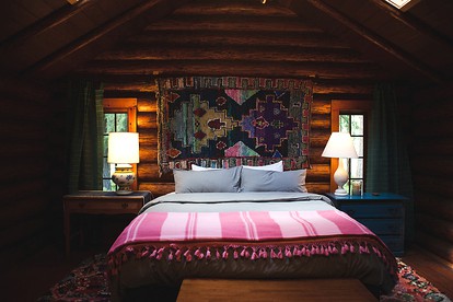Spacious and Luxurious Log Cabin for Groups near Eugene, Oregon - McKenzie Bridge, Oregon - glamping.directory