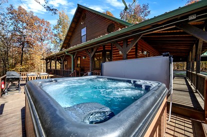 Gorgeous Cabin with Game Room and Hot Tub in Broken Bow, Oklahoma - Broken Bow, Oklahoma - glamping.directory