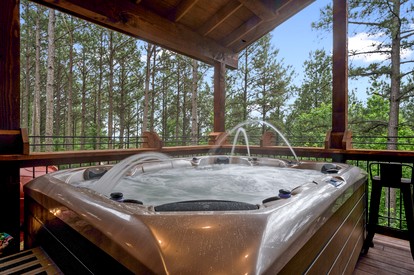 Gorgeous Cabin with Game Room and Hot Tub in Broken Bow, Oklahoma - Broken Bow, Oklahoma - glamping.directory