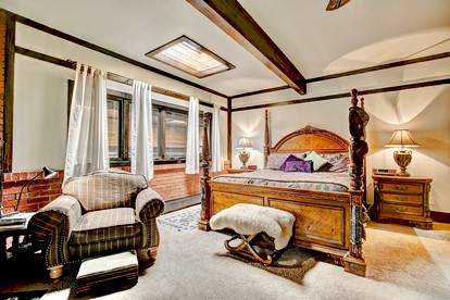 Stunning Villa with Piano and Fireplace in Estes Park, Colorado - Estes Park, Colorado - glamping.directory