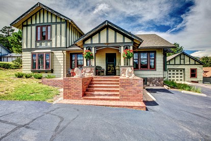 Stunning Villa with Piano and Fireplace in Estes Park, Colorado - glamping.directory