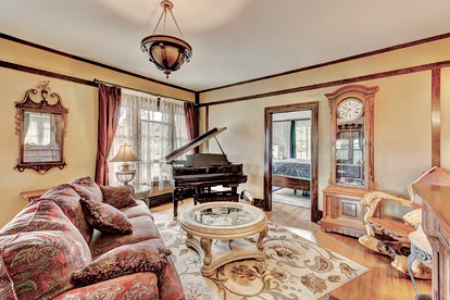 Stunning Villa with Piano and Fireplace in Estes Park, Colorado - Estes Park, Colorado - glamping.directory