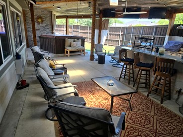 Spacious Lakefront Retreat House with 1100sqft Sports Bar Patio & Hot Tub Near Little Elm Beach, Little Elm, Texas - Little Elm, Texas - glamping.directory