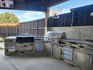 Spacious Lakefront Retreat House with 1100sqft Sports Bar Patio & Hot Tub Near Little Elm Beach, Little Elm, Texas - Little Elm, Texas - glamping.directory