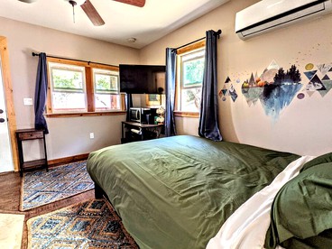 #4 Falcon's Chalet Cabin with Fireplace & Amazing Views, Santa Ysabel, CA - Santa Ysabel, California - glamping.directory