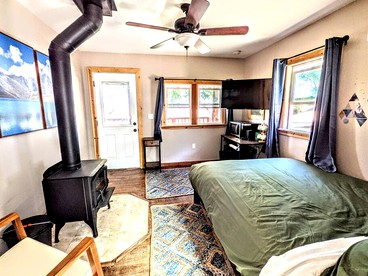 #4 Falcon's Chalet Cabin with Fireplace & Amazing Views, Santa Ysabel, CA - Santa Ysabel, California - glamping.directory